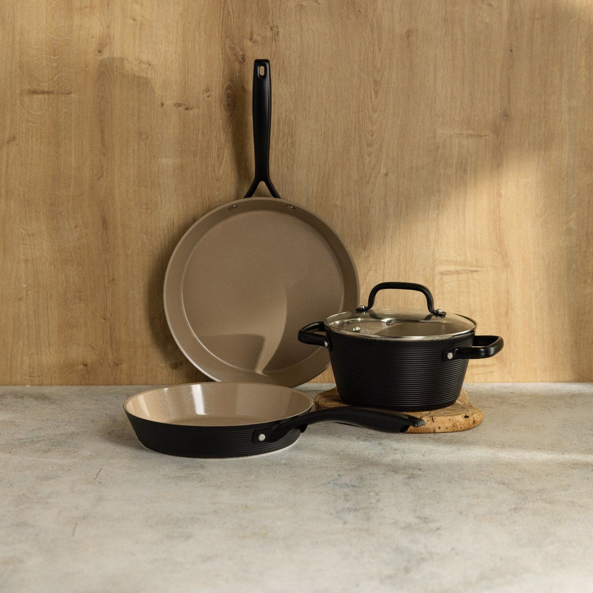 Zestaw 2 sztuk patelni + garnek aluminiowy Florina Carina Black 28 cm 24 cm 20 cm