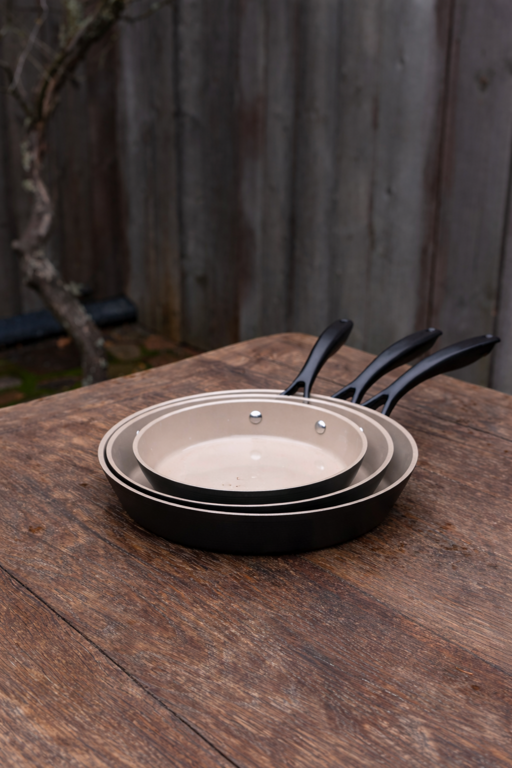 Patelnia aluminiowa Carina Black by Mateusz Gessler 24 cm
