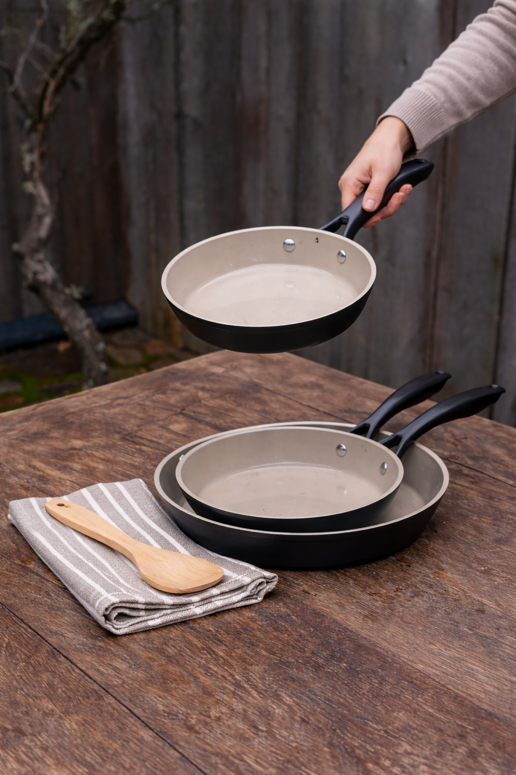 Patelnia aluminiowa Carina Black 28 cm