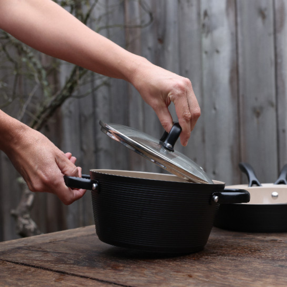 Garnek aluminiowy Carina Black by Mateusz Gessler 28 cm 5,2l