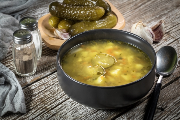 Zupa ogórkowa – jak zrobić najlepszą?