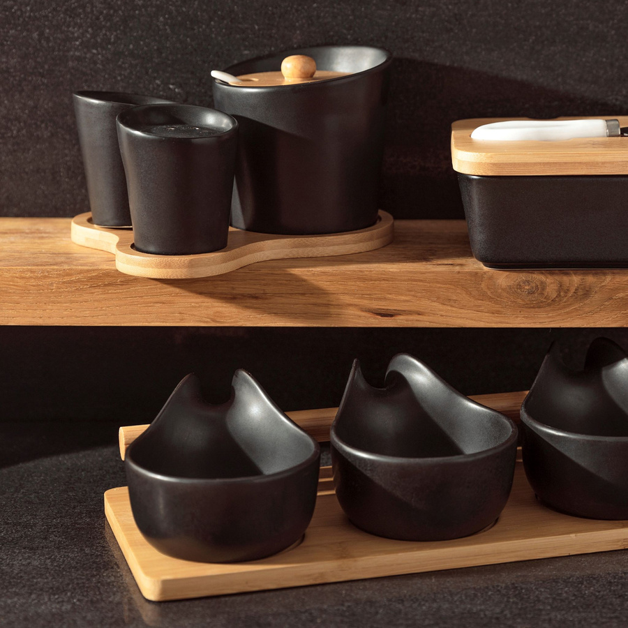 Zestaw cukiernica, solniczka i pieprzniczka na bambusowej podstawce Florina Adria czarny