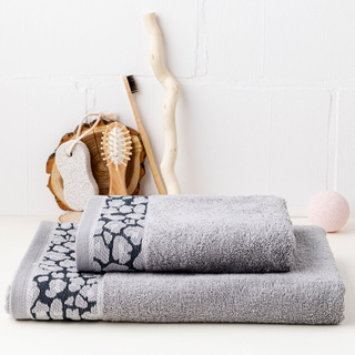 Ręcznik bambusowy w cętki leoparda Miss Lucy Leopard 70x140 cm szary