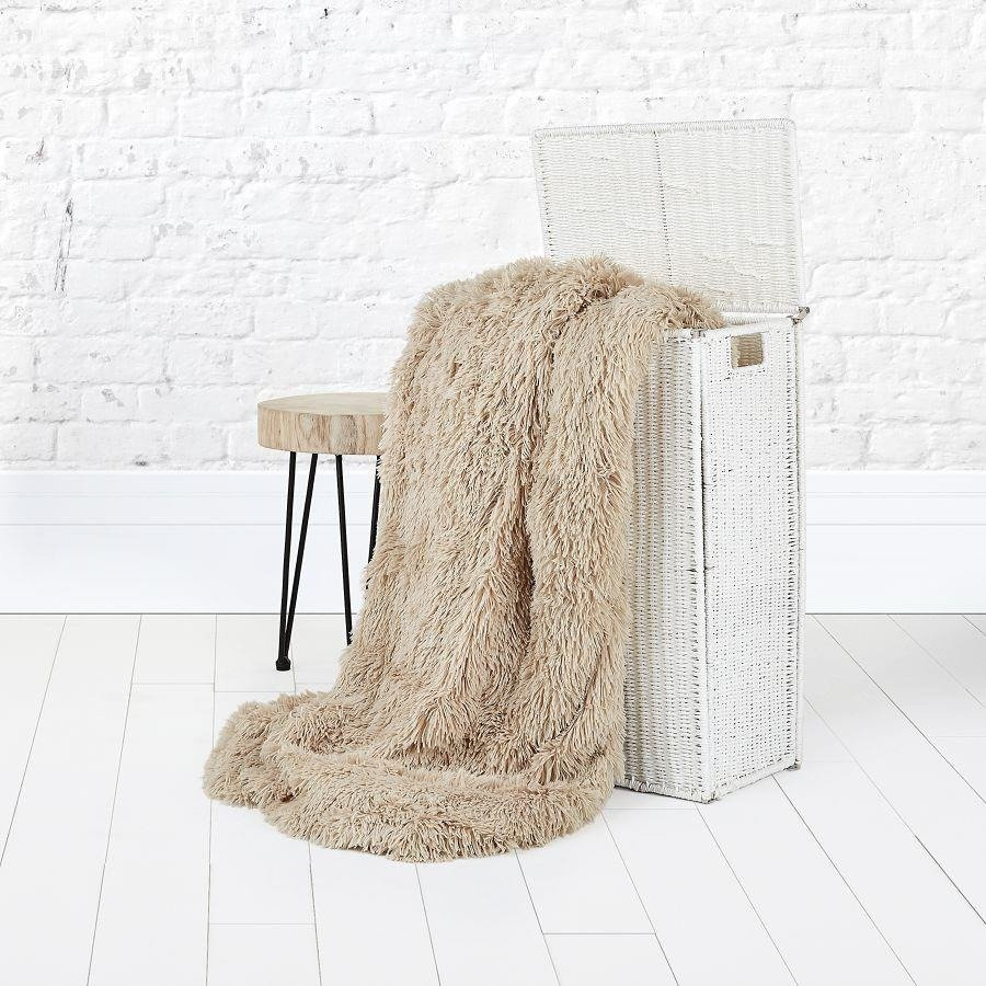 Zestaw Miss Lucy Futrzak Koc 150x210 cm + 2 x Poszewka 40x40 cm beżowa