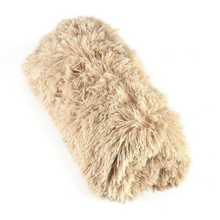 Zestaw Miss Lucy Futrzak Koc 150x210 cm + 2 x Poszewka 40x40 cm beżowa