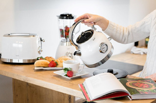 Czajnik elektryczny z termometrem Botti Electronic Royal 1,7 l biały