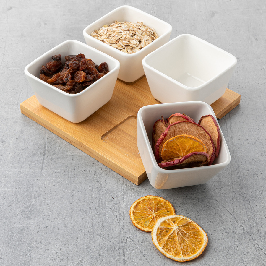 Komplet 4 miseczek do dipów na bambusowej podstawce Florina Adria kwadratowe