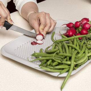 Deska do krojenia i cedzak durszlak Praktyczna 2 w 1 27,5 x 36,5 x 3 cm jasnoszara