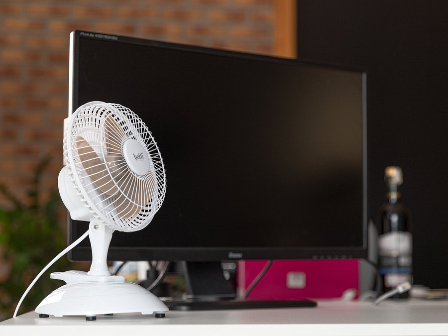 Wentylator stołowy Botti Monsun Z Klipsem 15 cm czerwony