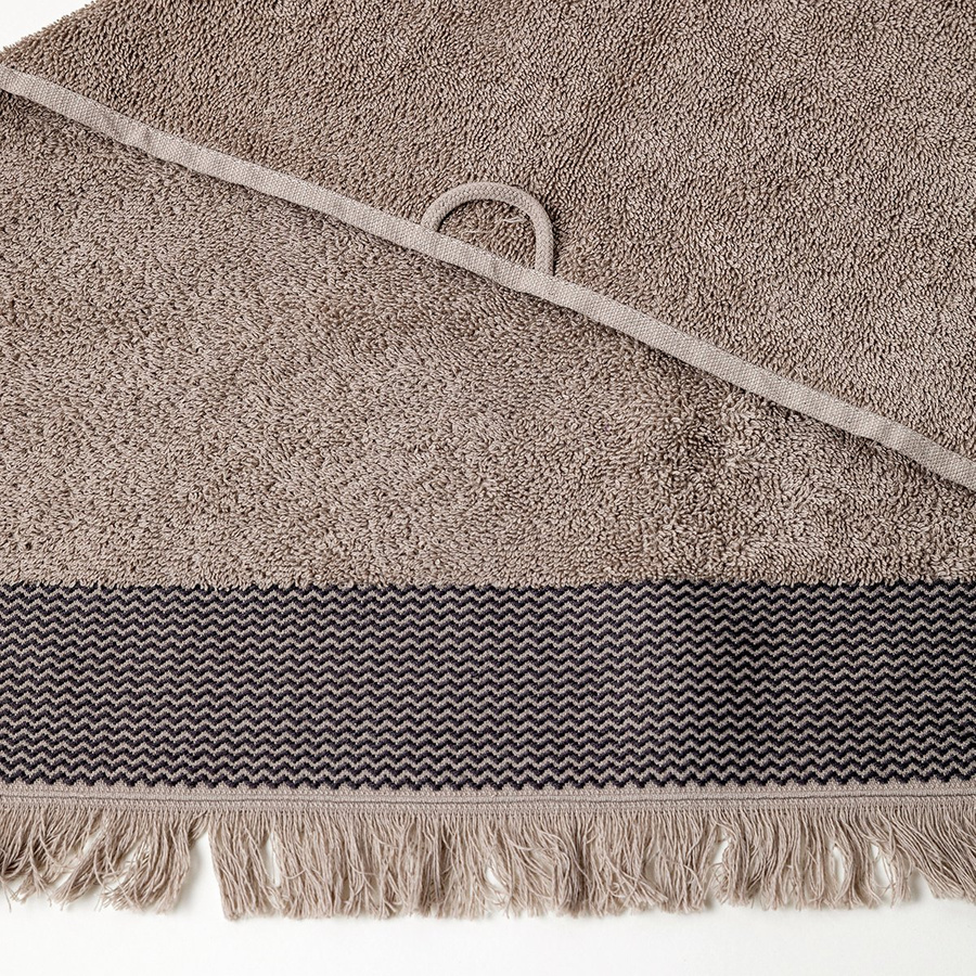 Ręcznik bawełniany z frędzlami Miss Lucy Natika 30x50 cm jasny brąz