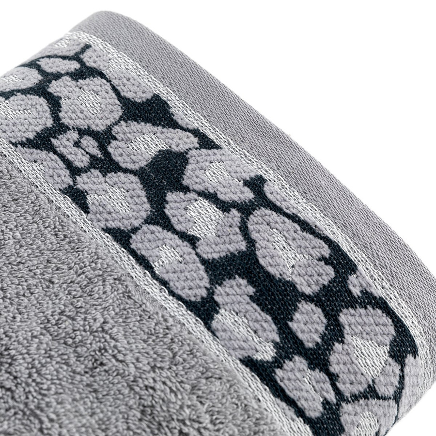 Ręcznik bambusowy w cętki leoparda Miss Lucy Leopard 70x140 cm szary