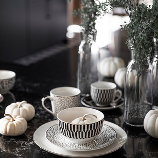 Salaterka porcelanowa Florina Black Avenue Astoria 13 cm czarno-biała