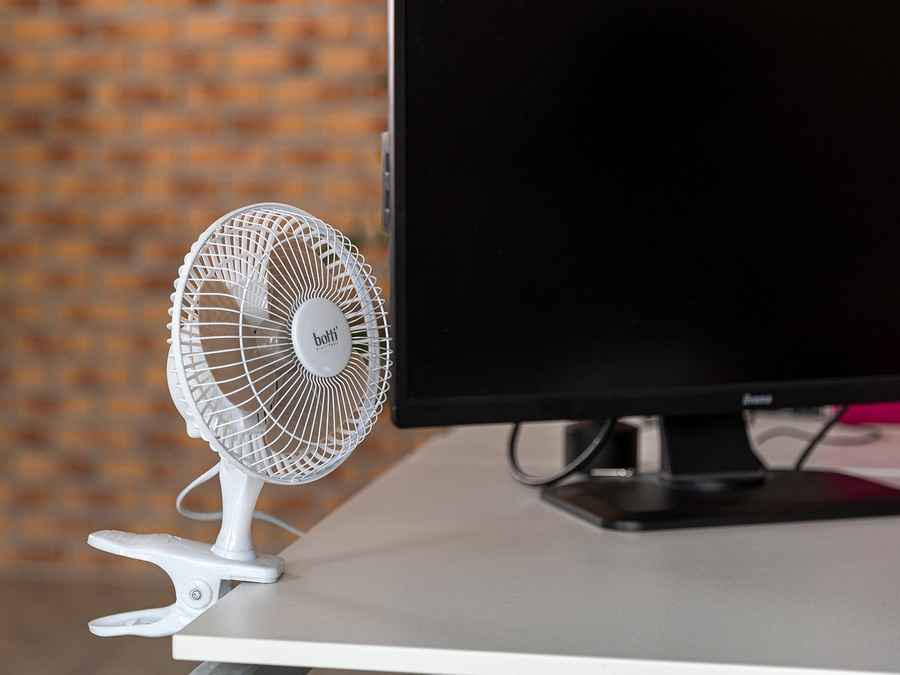 Wentylator stołowy Botti Monsun Z Klipsem 15 cm czerwony