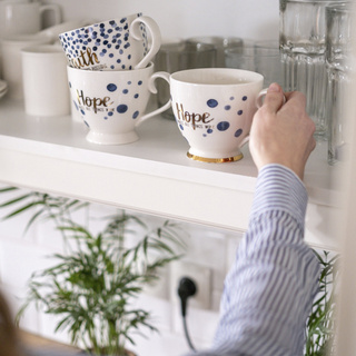 Kubek porcelanowy na nóżce Florina Mare Faith 440 ml