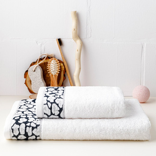 Ręcznik bambusowy w cętki leoparda Miss Lucy Leopard 70x140 cm biały